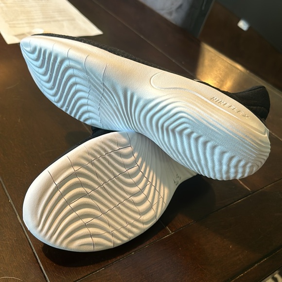 NWOT Size 10 - Nike Flex Black Coconut Milk - Picture 3 of 4